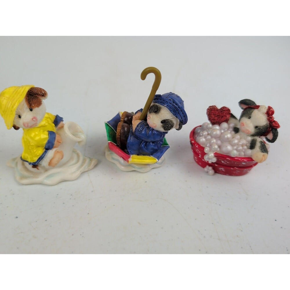 Lot of 3 Mary Moo Moos Rain Figurines Umbrella Bath time Kitchy Cute Cow